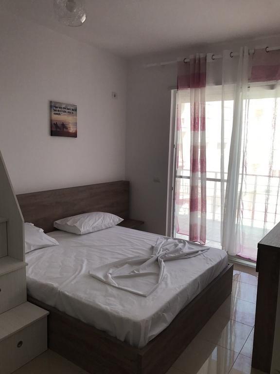 Viktoria'S Apartments Shengjin Bagian luar foto