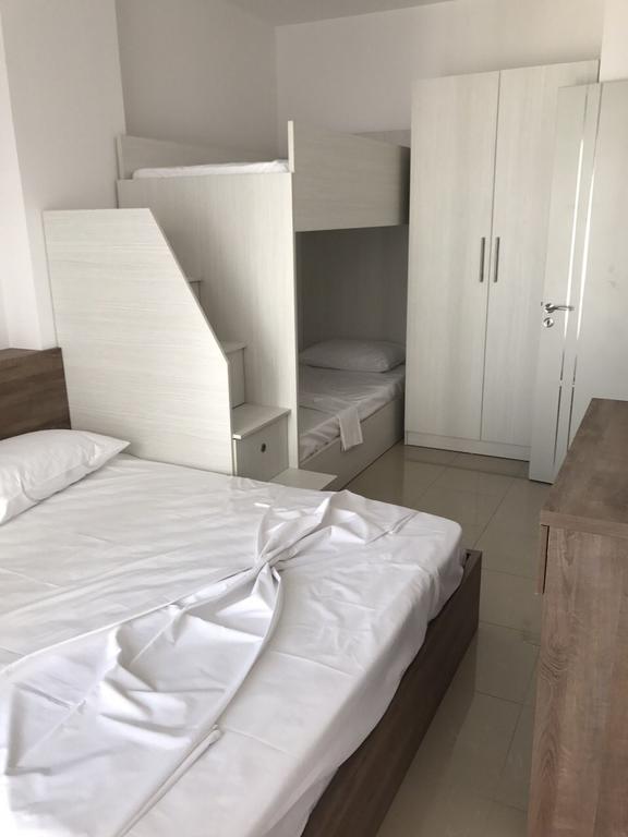Viktoria'S Apartments Shengjin Bagian luar foto
