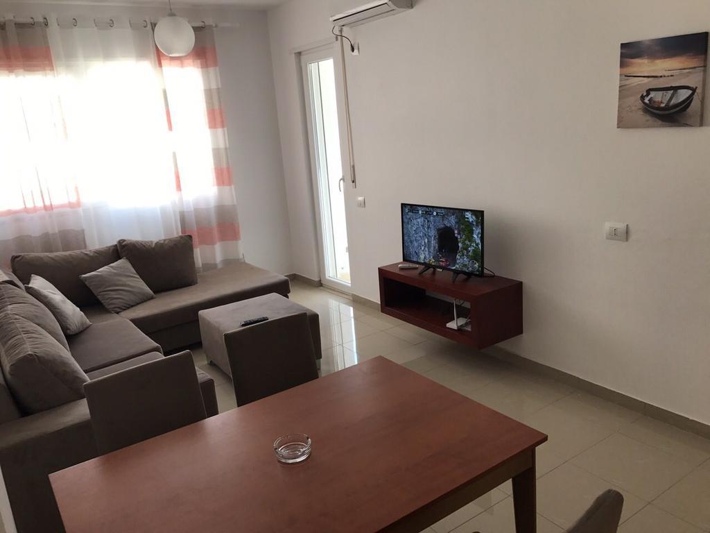Viktoria'S Apartments Shengjin Bagian luar foto