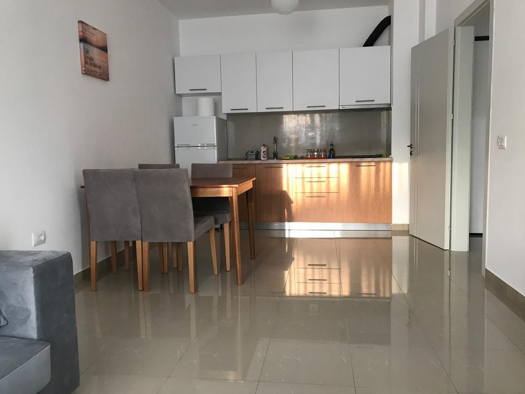 Viktoria'S Apartments Shengjin Bagian luar foto