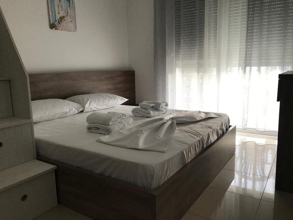 Viktoria'S Apartments Shengjin Bagian luar foto