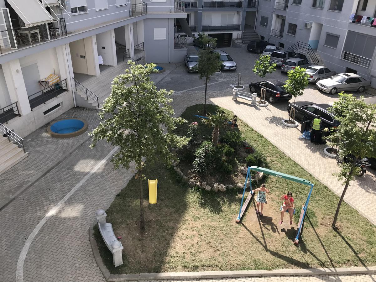 Viktoria'S Apartments Shengjin Bagian luar foto