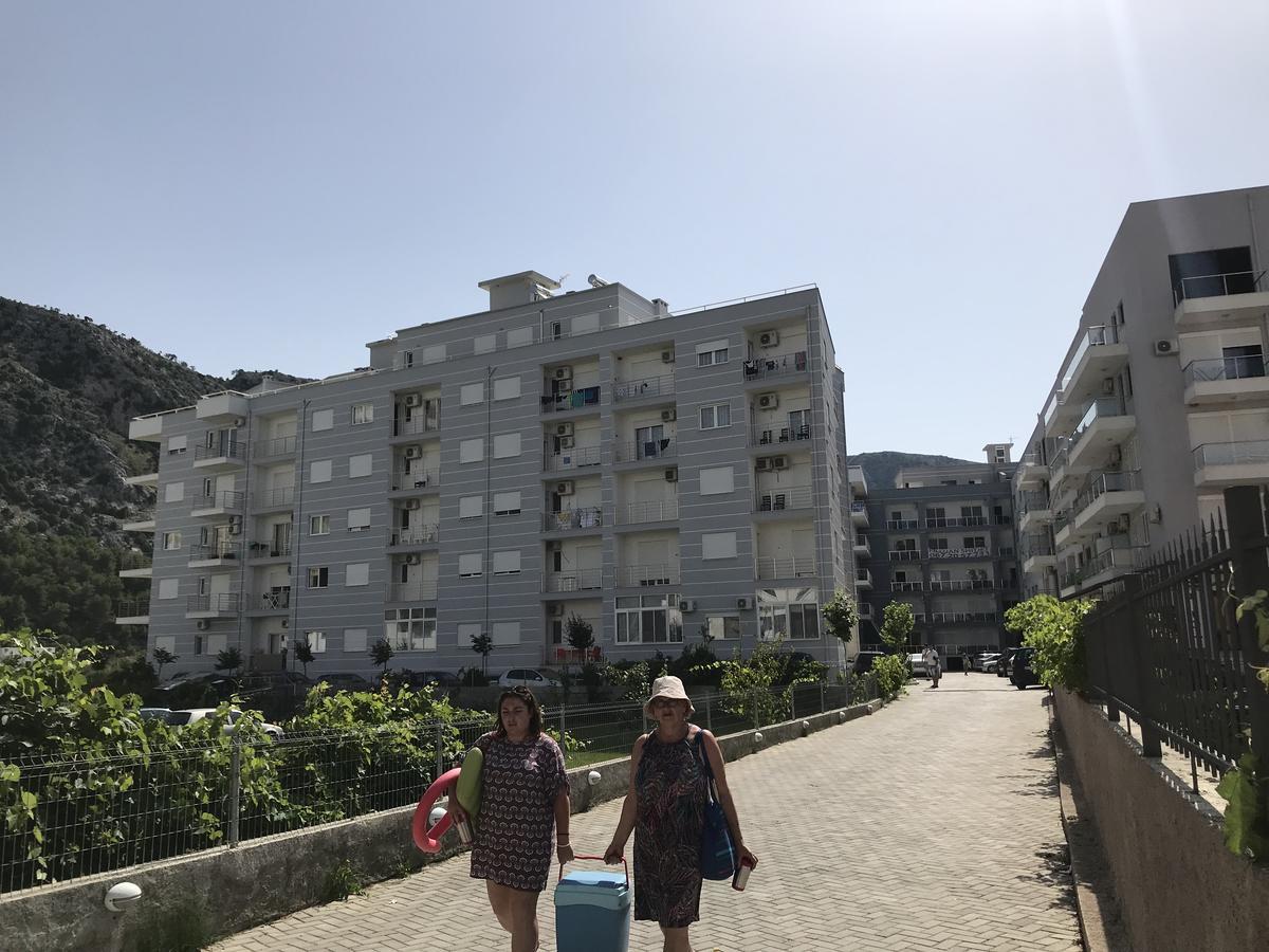 Viktoria'S Apartments Shengjin Bagian luar foto