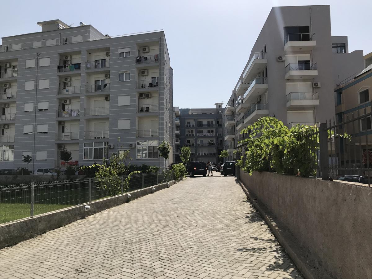Viktoria'S Apartments Shengjin Bagian luar foto