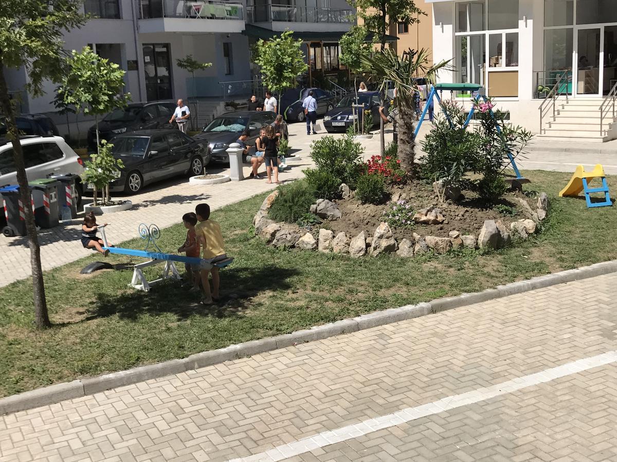 Viktoria'S Apartments Shengjin Bagian luar foto